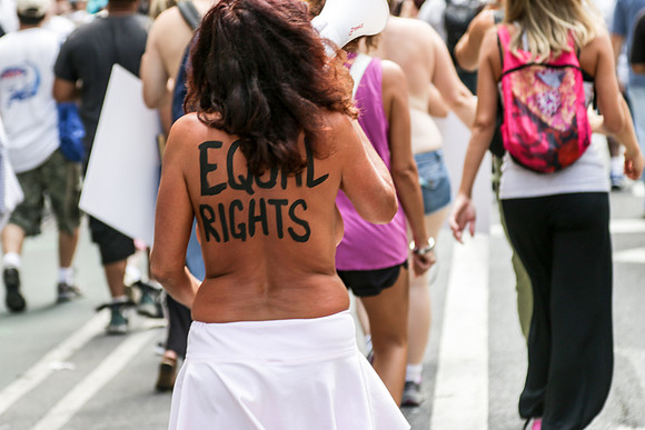 15-08-28 NY topless_231
