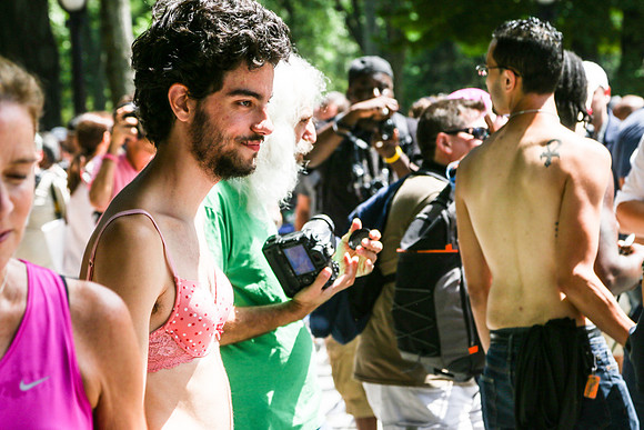 15-08-28 NY topless_123