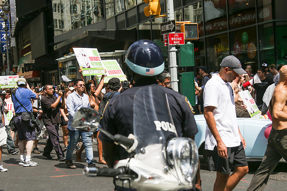 15-08-28 NY topless_286